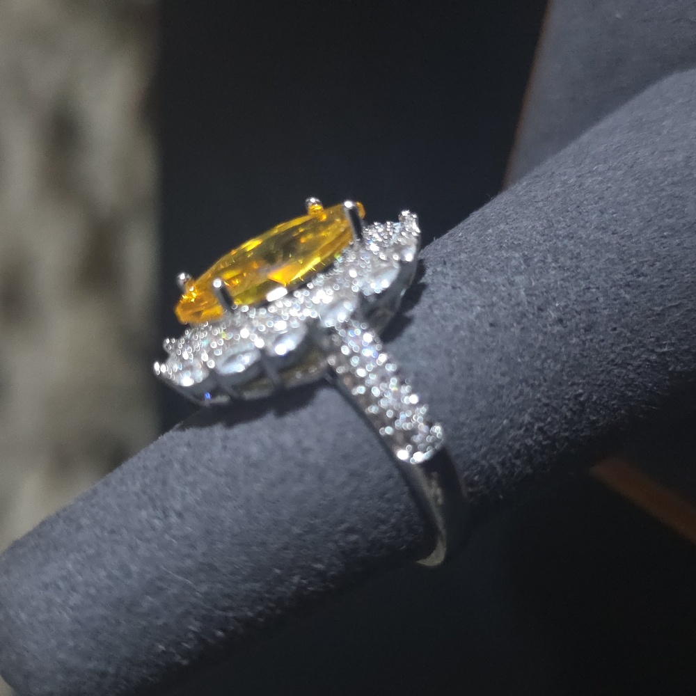 Elegant Yellow Zirconia and Silver Plated Women's Ring - Picture 4 of 4